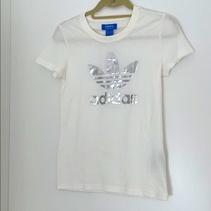 Adidas BRAND NEW T-shirt